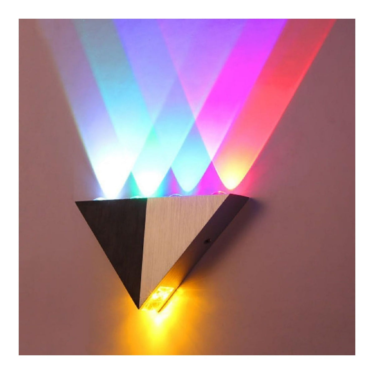 Solution lumineuse Noir et Blanc au dessin sobre en format applique murale 5W 6500K