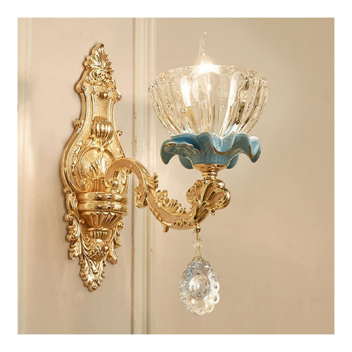 Applique murale Dore et Ambre aux lignes epurees avec eclairage confortable 40W E14